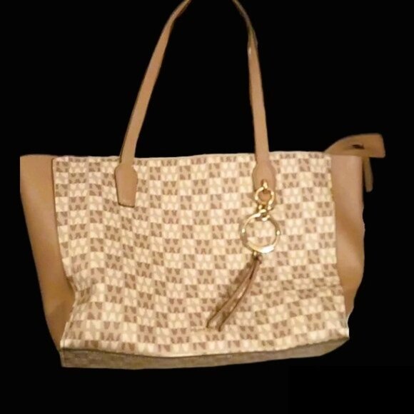 Nine West Handbags - Gorgeous Nine West Small Tote Handbag With Detachable Bag Charm/Keychain